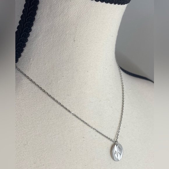 Dainty engraved FLOWER Pendant | SILVER Stainless Steel Necklace‎ - Picture 2 of 11